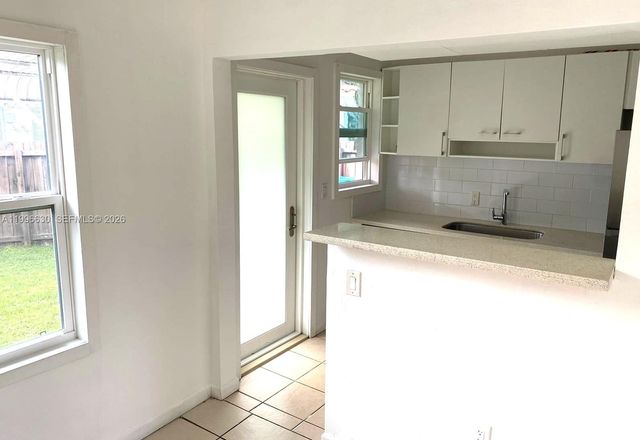 920 NE 108th St B, Biscayne Park, FL 33161