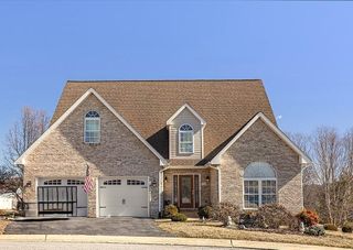 102 SHAWN CIR, Staunton, VA 24401