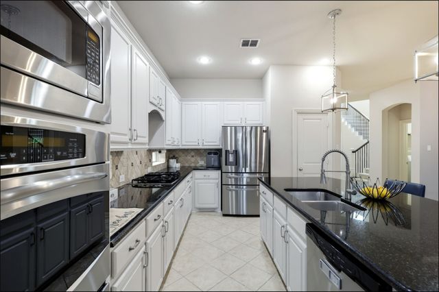 3021 Bans Crown Boulevard, Lewisville, TX 75056