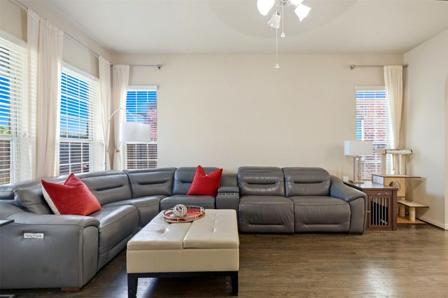 3021 Bans Crown Boulevard, Lewisville, TX 75056