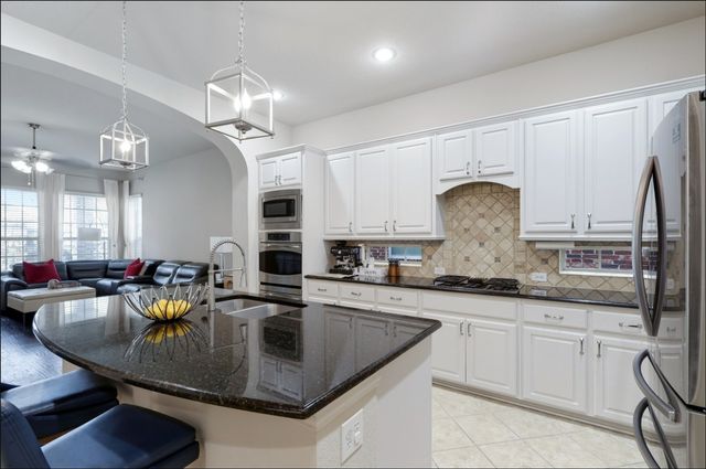 3021 Bans Crown Boulevard, Lewisville, TX 75056