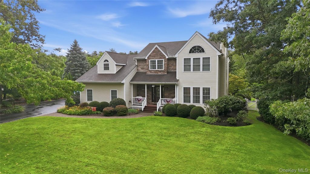 4 Wood Hollow Drive, Westhampton, NY 11977