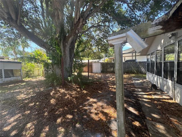 408 PINEWOOD AVENUE, Nokomis, FL 34275