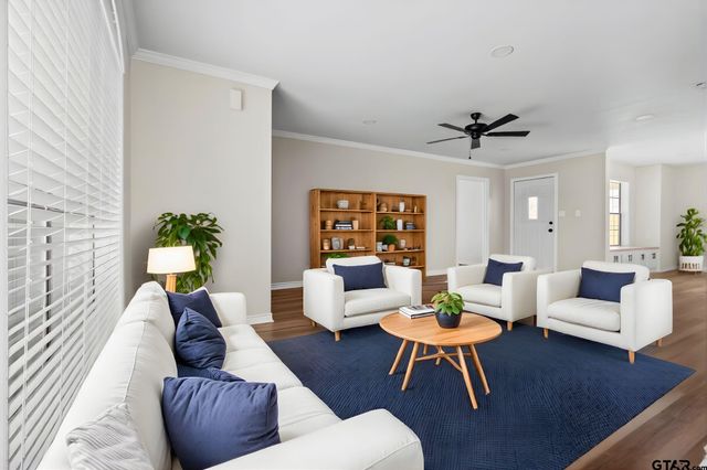 400 Baker, Lindale, TX 75771