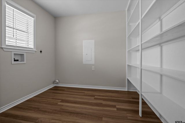 400 Baker, Lindale, TX 75771