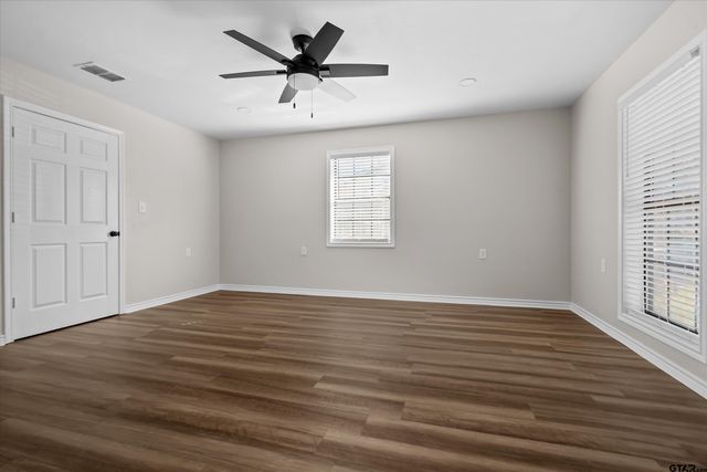 400 Baker, Lindale, TX 75771