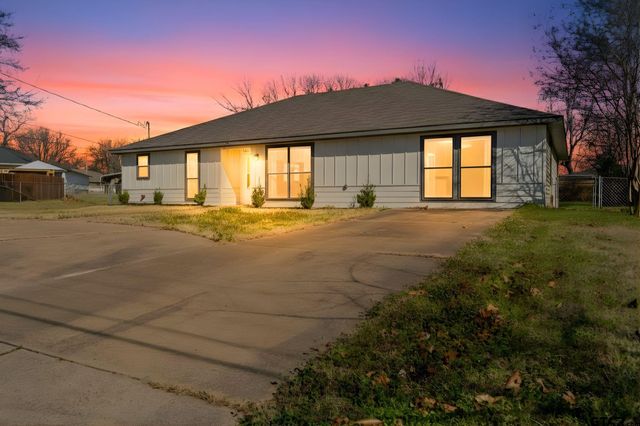 400 Baker, Lindale, TX 75771