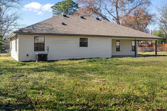 400 Baker, Lindale, TX 75771