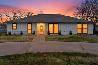 400 Baker, Lindale, TX 75771