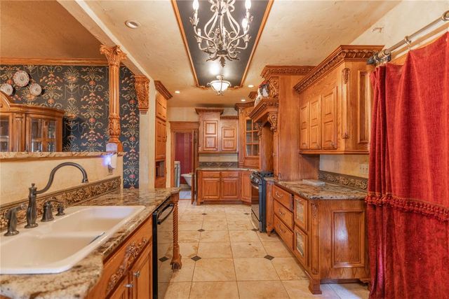 701 S 6th Street, Chickasha, OK 73018