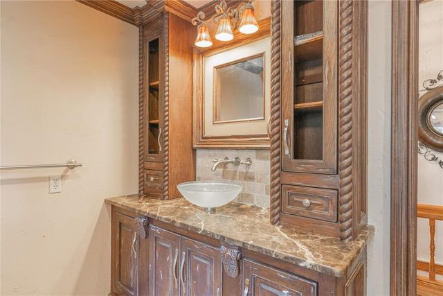 701 S 6th Street, Chickasha, OK 73018