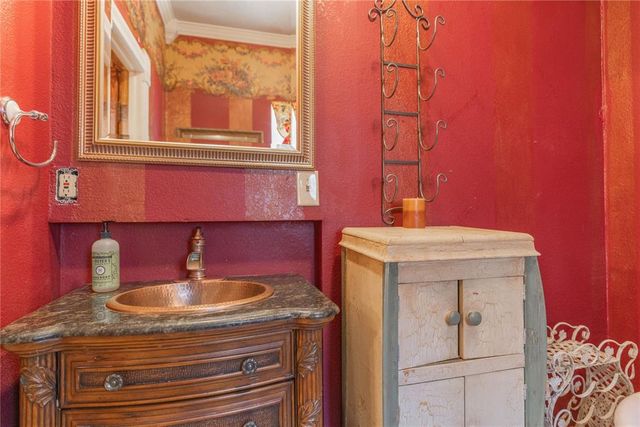 701 S 6th Street, Chickasha, OK 73018