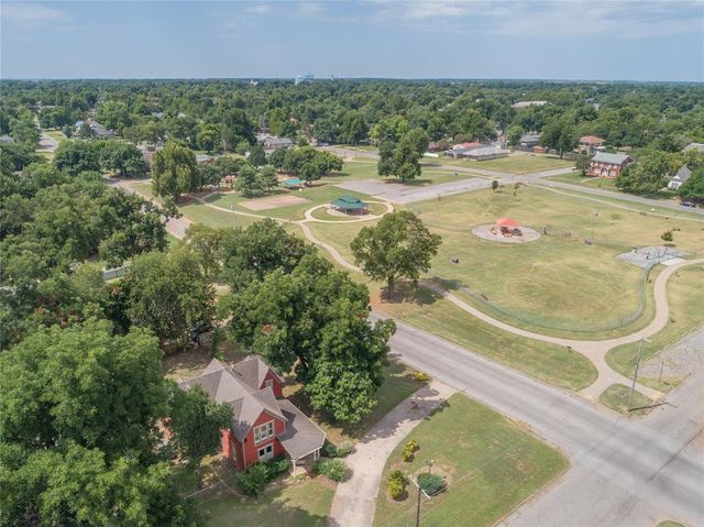 701 S 6th Street, Chickasha, OK 73018