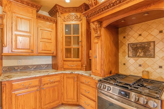 701 S 6th Street, Chickasha, OK 73018