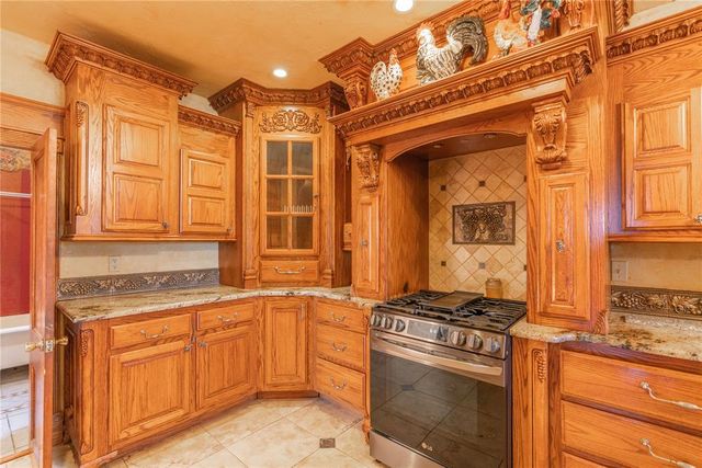 701 S 6th Street, Chickasha, OK 73018