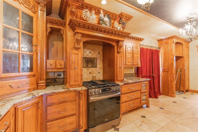 701 S 6th Street, Chickasha, OK 73018