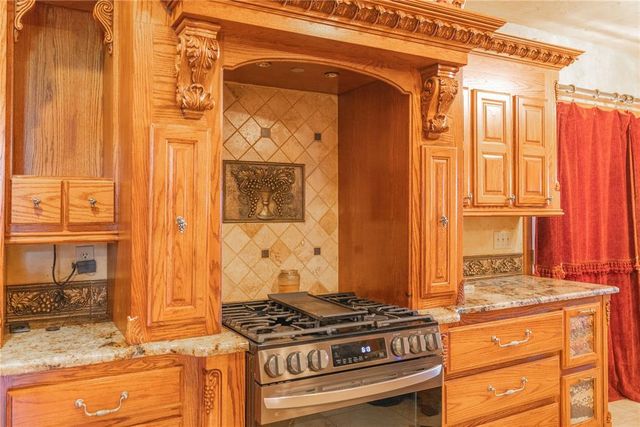 701 S 6th Street, Chickasha, OK 73018