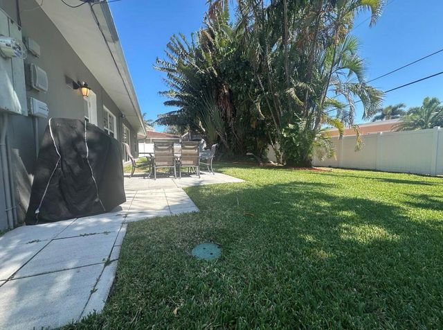 2740 SE 1st Court, Pompano Beach, FL 33062
