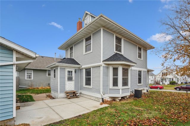 1311 Burch Avenue NW, Cedar Rapids, IA 52405