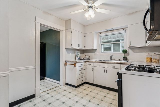 1311 Burch Avenue NW, Cedar Rapids, IA 52405