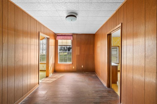 104 6th Street, Glidden, TX 78943