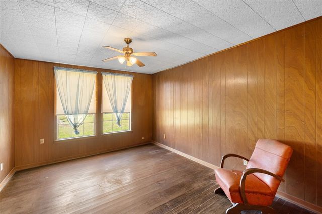 104 6th Street, Glidden, TX 78943