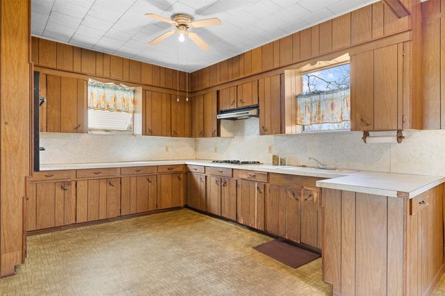 104 6th Street, Glidden, TX 78943