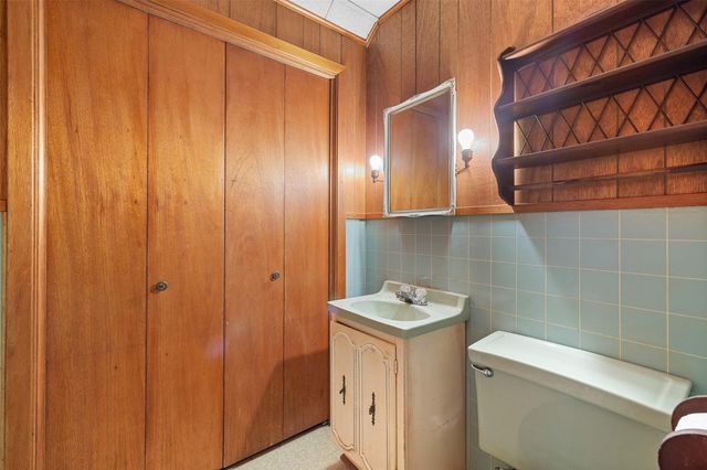 104 6th Street, Glidden, TX 78943