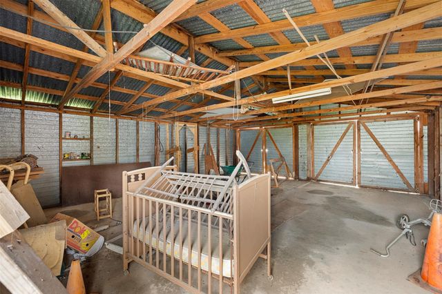 104 6th Street, Glidden, TX 78943