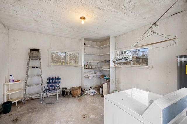 104 6th Street, Glidden, TX 78943