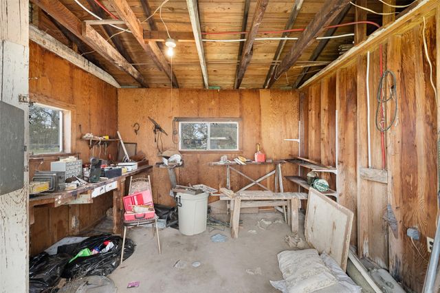 104 6th Street, Glidden, TX 78943