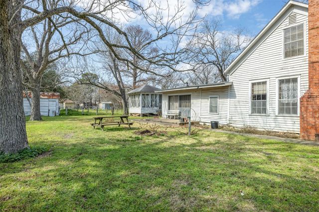104 6th Street, Glidden, TX 78943