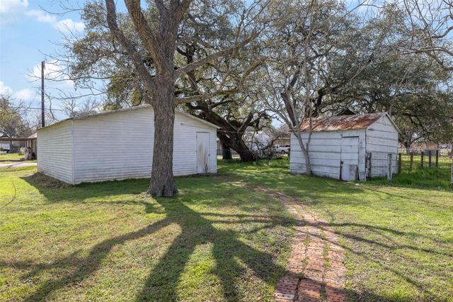 104 6th Street, Glidden, TX 78943