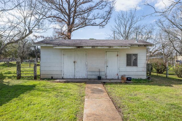 104 6th Street, Glidden, TX 78943