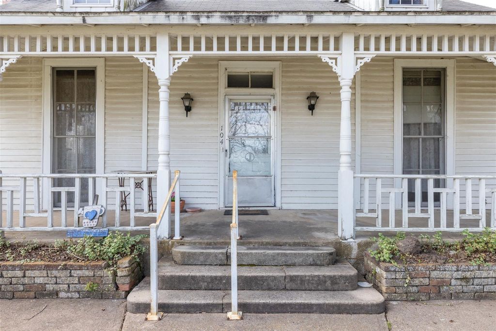 104 6th Street, Glidden, TX 78943