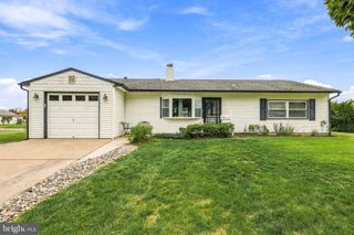 36 SUNSET LN, Levittown, PA 19055