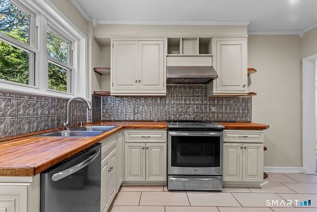 23 Frank Street, Trumbull, CT 06611