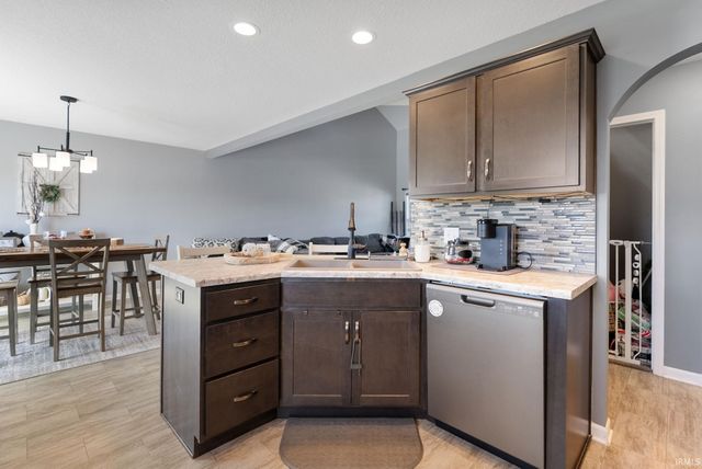 3832 Sun Stone Way, New Haven, IN 46774