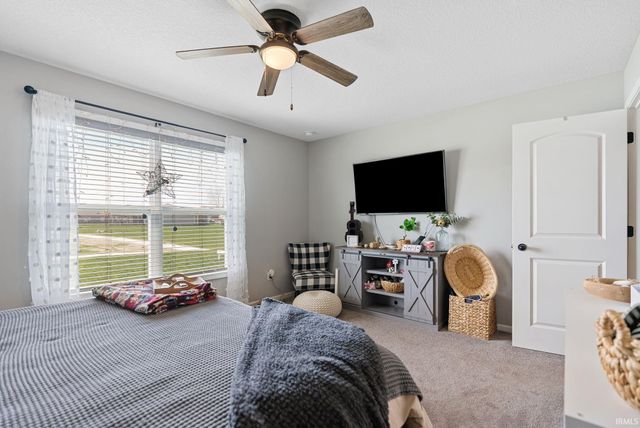 3832 Sun Stone Way, New Haven, IN 46774
