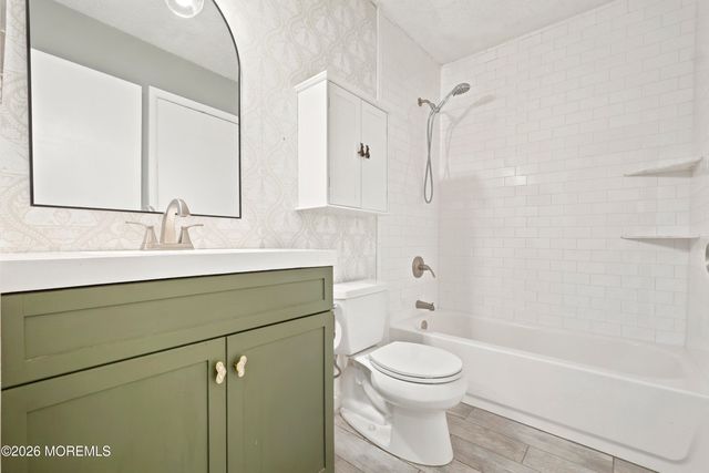 120 Whispering Oaks Way, Jackson, NJ 08527