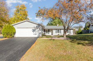 2476 Village Court, Aurora, IL 60504