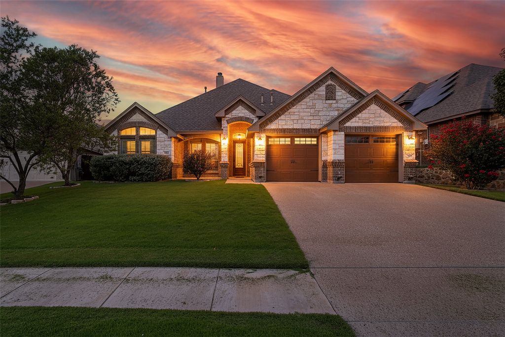 7308 Prestwick Terrace, Benbrook, TX 76126