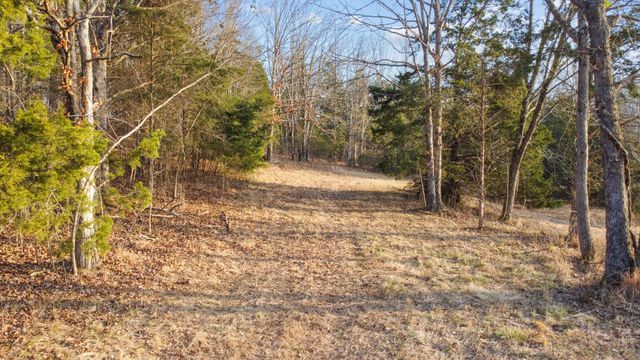 1672 Rabe Coats Rd, Westmoreland, TN 37186