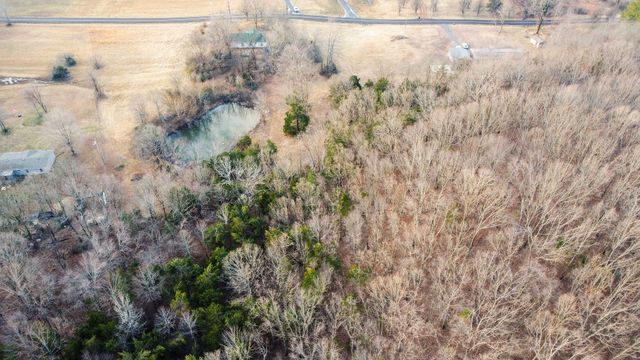 1672 Rabe Coats Rd, Westmoreland, TN 37186