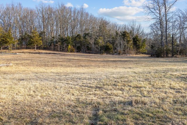 1672 Rabe Coats Rd, Westmoreland, TN 37186