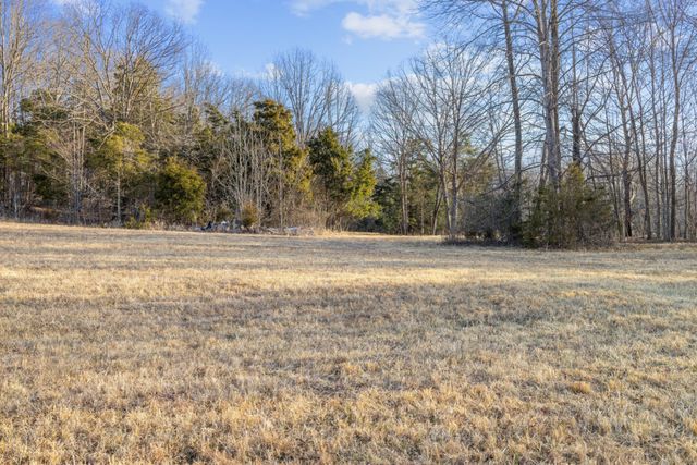 1672 Rabe Coats Rd, Westmoreland, TN 37186