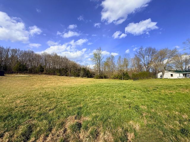 1672 Rabe Coats Rd, Westmoreland, TN 37186