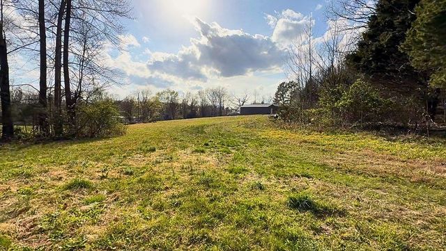 1672 Rabe Coats Rd, Westmoreland, TN 37186
