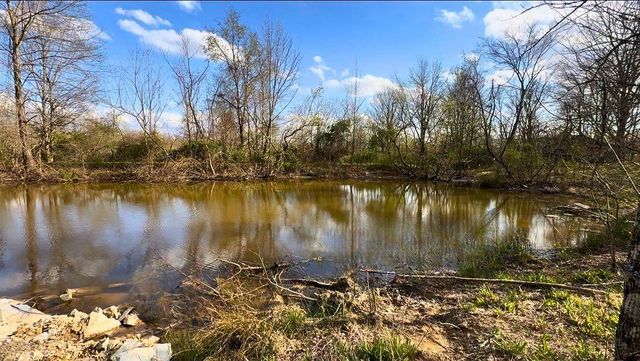 1672 Rabe Coats Rd, Westmoreland, TN 37186