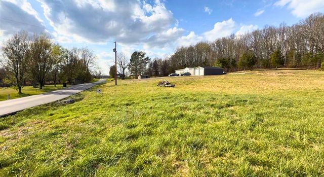 1672 Rabe Coats Rd, Westmoreland, TN 37186